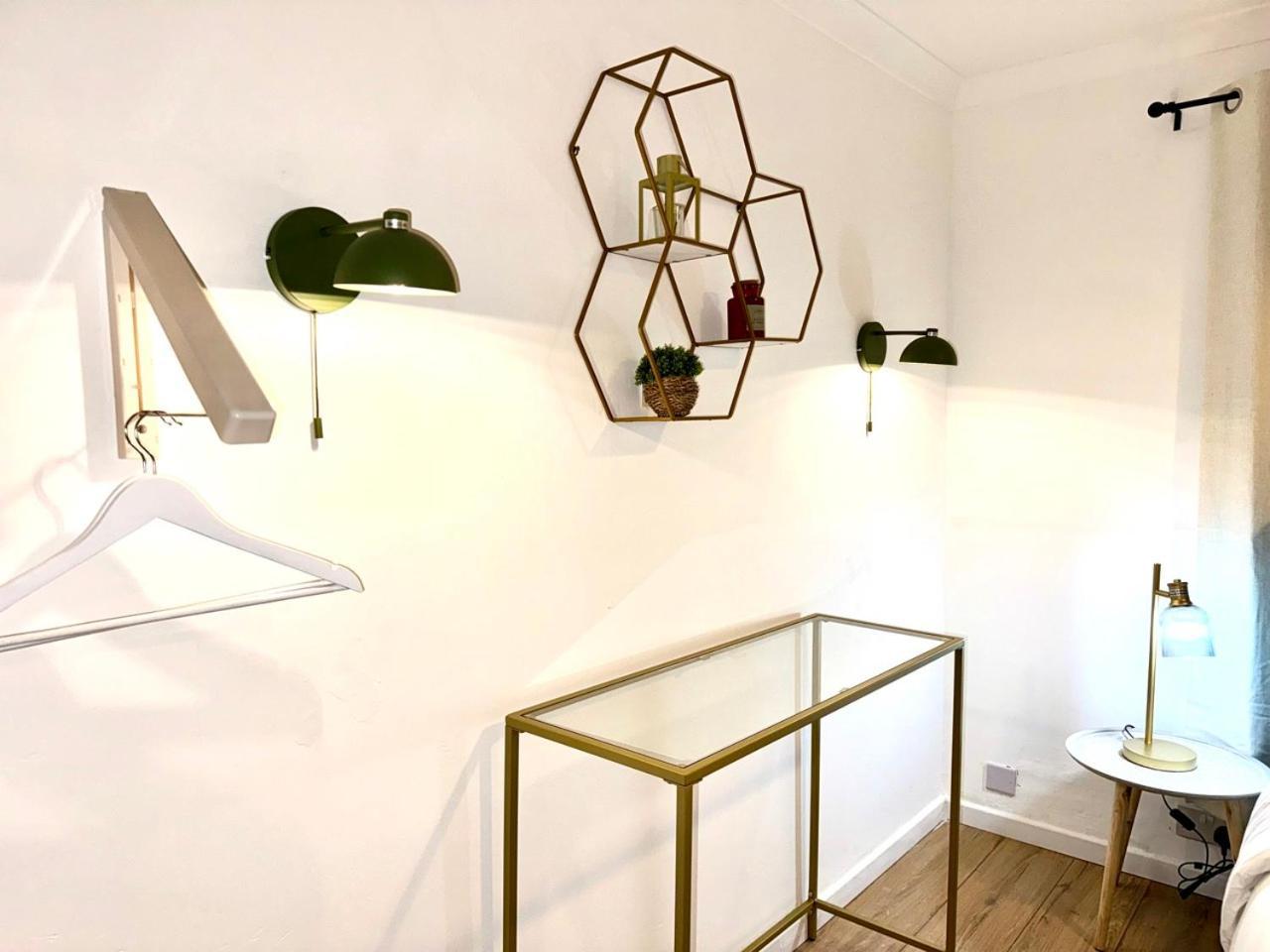 Rnm - Business Professionals Ready, Cost Effective For Large Stays! 3 Bedroom Lounge, Private Access & Entire Place, Kitchen & Washroom With Amenities, Smart Tv, Easy Access, Fast Wifi, Large Driveway, Great Transport Links, Near Worcester Hospital A Eksteriør bilde